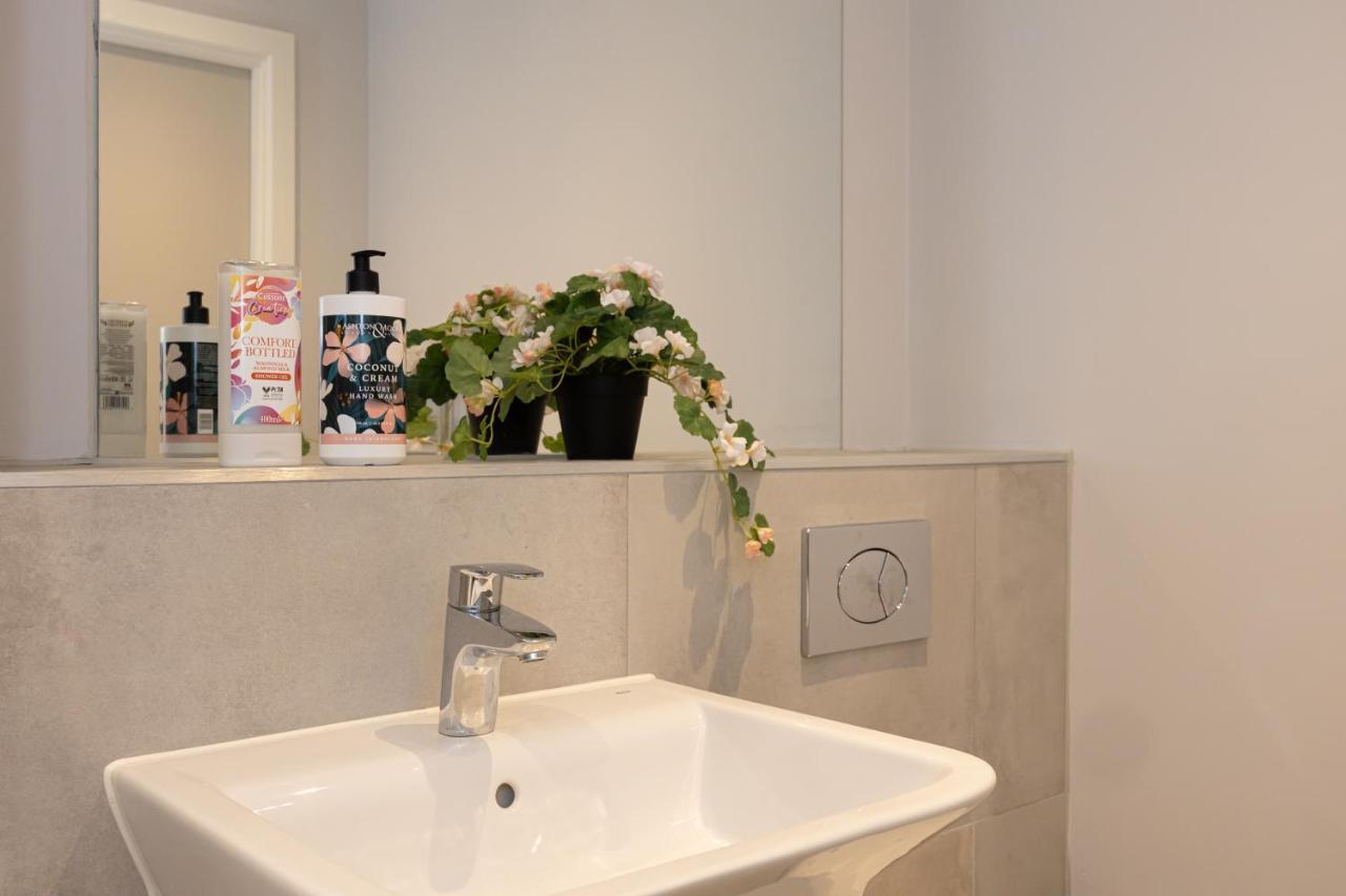 Contemporary 3 Bedrooms Apartment Manchester City ภายนอก รูปภาพ